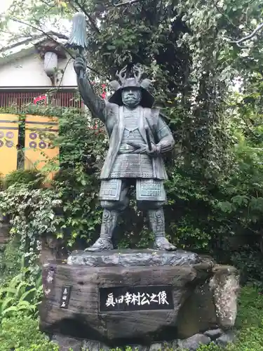 三光神社の像