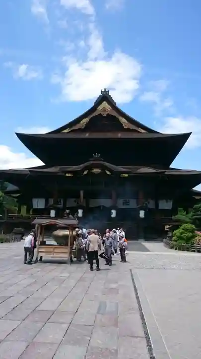 善光寺の{uncategorized: "未分類", other: "その他", undefined: "問題あり", building: "その他建物", grave: "お墓", sacred_gate: "鳥居", guardian: "狛犬", statue: "像", buddha: "仏像", history: "歴史", nature: "自然", garden: "庭園", animal: "動物", pagoda: "塔", temizu: "手水舎", mountain_gate: "山門・神門", sanctuary: "本殿・本堂", subordinate: "末社・摂社", art: "芸術", scenery: "景色", jizo: "地蔵", ema: "絵馬", goshuin: "御朱印", omikuji: "おみくじ", items: "授与品その他", amulet: "お守り", goshuincho: "御朱印帳", eats: "食事", festival: "お祭り", votive_dance: "神楽", shichigosan: "七五三参", wedding: "結婚式", experience: "体験その他", initially: "初詣", around: "周辺", anti_infection: "感染症対策"}