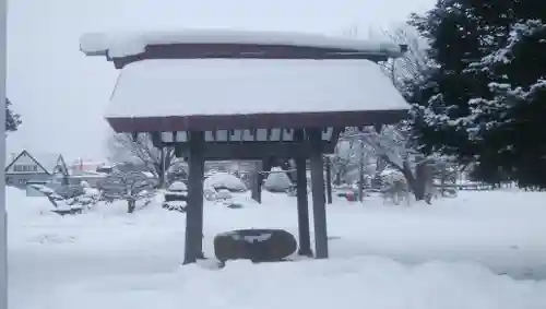 女満別神社の手水