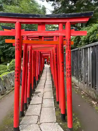 根津神社の{uncategorized: "未分類", other: "その他", undefined: "問題あり", building: "その他建物", grave: "お墓", sacred_gate: "鳥居", guardian: "狛犬", statue: "像", buddha: "仏像", history: "歴史", nature: "自然", garden: "庭園", animal: "動物", pagoda: "塔", temizu: "手水舎", mountain_gate: "山門・神門", sanctuary: "本殿・本堂", subordinate: "末社・摂社", art: "芸術", scenery: "景色", jizo: "地蔵", ema: "絵馬", goshuin: "御朱印", omikuji: "おみくじ", items: "授与品その他", amulet: "お守り", goshuincho: "御朱印帳", eats: "食事", festival: "お祭り", votive_dance: "神楽", shichigosan: "七五三参", wedding: "結婚式", experience: "体験その他", initially: "初詣", around: "周辺", anti_infection: "感染症対策"}