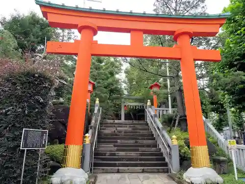 穴八幡宮の鳥居