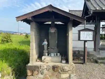 宗福寺の{uncategorized: "未分類", other: "その他", undefined: "問題あり", building: "その他建物", grave: "お墓", sacred_gate: "鳥居", guardian: "狛犬", statue: "像", buddha: "仏像", history: "歴史", nature: "自然", garden: "庭園", animal: "動物", pagoda: "塔", temizu: "手水舎", mountain_gate: "山門・神門", sanctuary: "本殿・本堂", subordinate: "末社・摂社", art: "芸術", scenery: "景色", jizo: "地蔵", ema: "絵馬", goshuin: "御朱印", omikuji: "おみくじ", items: "授与品その他", amulet: "お守り", goshuincho: "御朱印帳", eats: "食事", festival: "お祭り", votive_dance: "神楽", shichigosan: "七五三参", wedding: "結婚式", experience: "体験その他", initially: "初詣", around: "周辺", anti_infection: "感染症対策"}