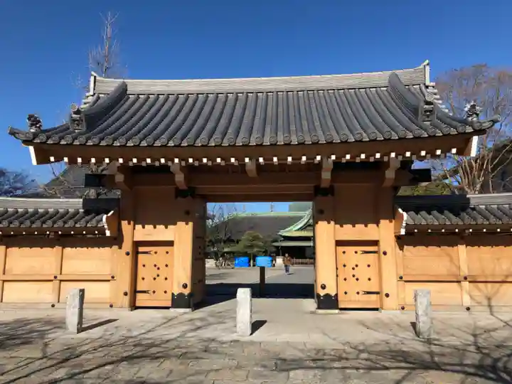 西新井大師総持寺の山門・神門