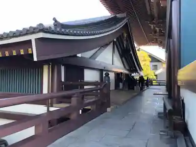 西新井大師総持寺の本殿・本堂