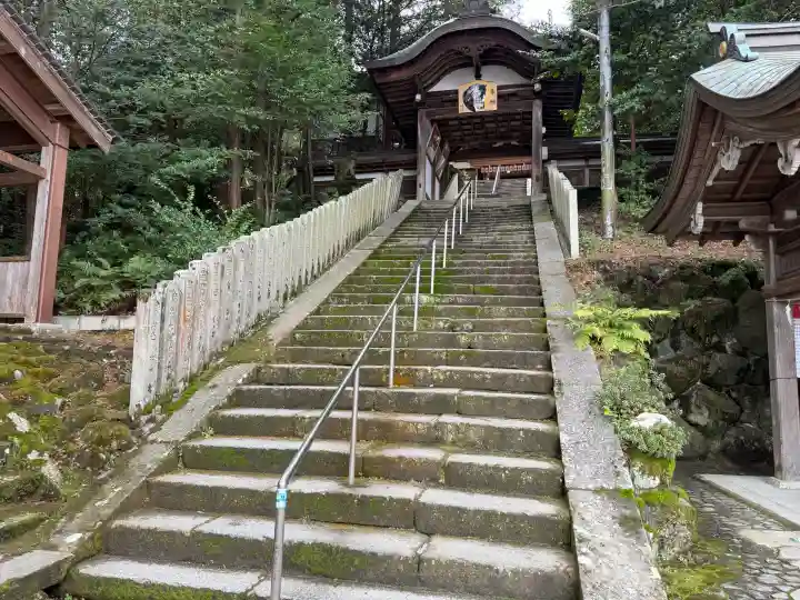 往馬坐伊古麻都比古神社の{uncategorized: "未分類", other: "その他", undefined: "問題あり", building: "その他建物", grave: "お墓", sacred_gate: "鳥居", guardian: "狛犬", statue: "像", buddha: "仏像", history: "歴史", nature: "自然", garden: "庭園", animal: "動物", pagoda: "塔", temizu: "手水舎", mountain_gate: "山門・神門", sanctuary: "本殿・本堂", subordinate: "末社・摂社", art: "芸術", scenery: "景色", jizo: "地蔵", ema: "絵馬", goshuin: "御朱印", omikuji: "おみくじ", items: "授与品その他", amulet: "お守り", goshuincho: "御朱印帳", eats: "食事", festival: "お祭り", votive_dance: "神楽", shichigosan: "七五三参", wedding: "結婚式", experience: "体験その他", initially: "初詣", around: "周辺", anti_infection: "感染症対策"}