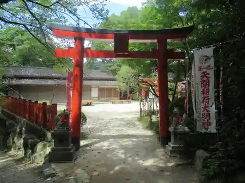 天開稲荷社の鳥居