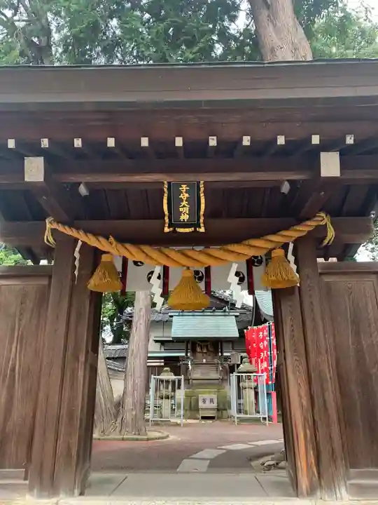 挙母神社の山門・神門