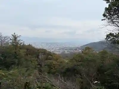豊国廟(豊国神社飛地境内)の{uncategorized: "未分類", other: "その他", undefined: "問題あり", building: "その他建物", grave: "お墓", sacred_gate: "鳥居", guardian: "狛犬", statue: "像", buddha: "仏像", history: "歴史", nature: "自然", garden: "庭園", animal: "動物", pagoda: "塔", temizu: "手水舎", mountain_gate: "山門・神門", sanctuary: "本殿・本堂", subordinate: "末社・摂社", art: "芸術", scenery: "景色", jizo: "地蔵", ema: "絵馬", goshuin: "御朱印", omikuji: "おみくじ", items: "授与品その他", amulet: "お守り", goshuincho: "御朱印帳", eats: "食事", festival: "お祭り", votive_dance: "神楽", shichigosan: "七五三参", wedding: "結婚式", experience: "体験その他", initially: "初詣", around: "周辺", anti_infection: "感染症対策"}