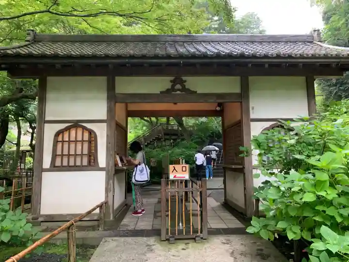 明月院の山門・神門