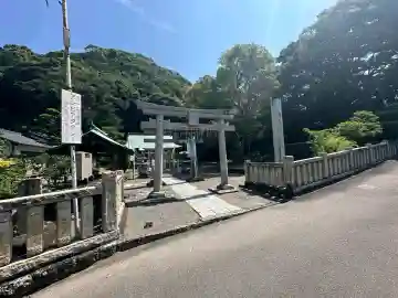 那閉神社の{uncategorized: "未分類", other: "その他", undefined: "問題あり", building: "その他建物", grave: "お墓", sacred_gate: "鳥居", guardian: "狛犬", statue: "像", buddha: "仏像", history: "歴史", nature: "自然", garden: "庭園", animal: "動物", pagoda: "塔", temizu: "手水舎", mountain_gate: "山門・神門", sanctuary: "本殿・本堂", subordinate: "末社・摂社", art: "芸術", scenery: "景色", jizo: "地蔵", ema: "絵馬", goshuin: "御朱印", omikuji: "おみくじ", items: "授与品その他", amulet: "お守り", goshuincho: "御朱印帳", eats: "食事", festival: "お祭り", votive_dance: "神楽", shichigosan: "七五三参", wedding: "結婚式", experience: "体験その他", initially: "初詣", around: "周辺", anti_infection: "感染症対策"}