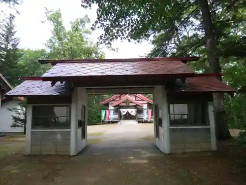 倶知安神社の山門