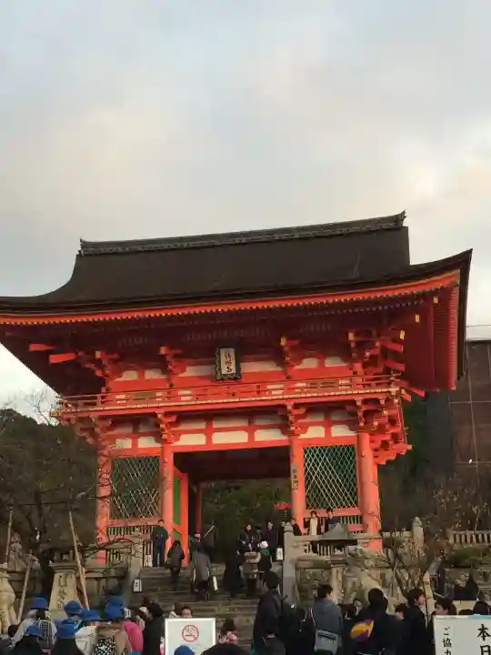 清水寺の{uncategorized: "未分類", other: "その他", undefined: "問題あり", building: "その他建物", grave: "お墓", sacred_gate: "鳥居", guardian: "狛犬", statue: "像", buddha: "仏像", history: "歴史", nature: "自然", garden: "庭園", animal: "動物", pagoda: "塔", temizu: "手水舎", mountain_gate: "山門・神門", sanctuary: "本殿・本堂", subordinate: "末社・摂社", art: "芸術", scenery: "景色", jizo: "地蔵", ema: "絵馬", goshuin: "御朱印", omikuji: "おみくじ", items: "授与品その他", amulet: "お守り", goshuincho: "御朱印帳", eats: "食事", festival: "お祭り", votive_dance: "神楽", shichigosan: "七五三参", wedding: "結婚式", experience: "体験その他", initially: "初詣", around: "周辺", anti_infection: "感染症対策"}