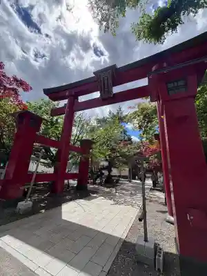 彌彦神社　(伊夜日子神社)の{uncategorized: "未分類", other: "その他", undefined: "問題あり", building: "その他建物", grave: "お墓", sacred_gate: "鳥居", guardian: "狛犬", statue: "像", buddha: "仏像", history: "歴史", nature: "自然", garden: "庭園", animal: "動物", pagoda: "塔", temizu: "手水舎", mountain_gate: "山門・神門", sanctuary: "本殿・本堂", subordinate: "末社・摂社", art: "芸術", scenery: "景色", jizo: "地蔵", ema: "絵馬", goshuin: "御朱印", omikuji: "おみくじ", items: "授与品その他", amulet: "お守り", goshuincho: "御朱印帳", eats: "食事", festival: "お祭り", votive_dance: "神楽", shichigosan: "七五三参", wedding: "結婚式", experience: "体験その他", initially: "初詣", around: "周辺", anti_infection: "感染症対策"}