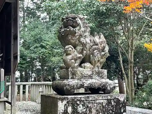 白鳥神社の狛犬