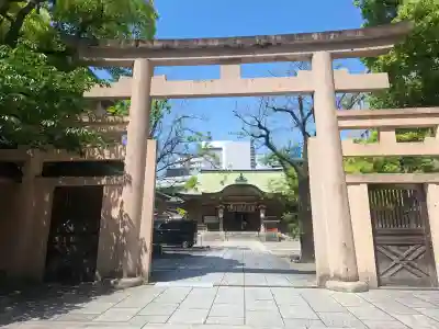坐摩神社の{uncategorized: "未分類", other: "その他", undefined: "問題あり", building: "その他建物", grave: "お墓", sacred_gate: "鳥居", guardian: "狛犬", statue: "像", buddha: "仏像", history: "歴史", nature: "自然", garden: "庭園", animal: "動物", pagoda: "塔", temizu: "手水舎", mountain_gate: "山門・神門", sanctuary: "本殿・本堂", subordinate: "末社・摂社", art: "芸術", scenery: "景色", jizo: "地蔵", ema: "絵馬", goshuin: "御朱印", omikuji: "おみくじ", items: "授与品その他", amulet: "お守り", goshuincho: "御朱印帳", eats: "食事", festival: "お祭り", votive_dance: "神楽", shichigosan: "七五三参", wedding: "結婚式", experience: "体験その他", initially: "初詣", around: "周辺", anti_infection: "感染症対策"}