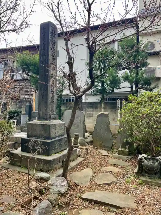 本寿寺の{uncategorized: "未分類", other: "その他", undefined: "問題あり", building: "その他建物", grave: "お墓", sacred_gate: "鳥居", guardian: "狛犬", statue: "像", buddha: "仏像", history: "歴史", nature: "自然", garden: "庭園", animal: "動物", pagoda: "塔", temizu: "手水舎", mountain_gate: "山門・神門", sanctuary: "本殿・本堂", subordinate: "末社・摂社", art: "芸術", scenery: "景色", jizo: "地蔵", ema: "絵馬", goshuin: "御朱印", omikuji: "おみくじ", items: "授与品その他", amulet: "お守り", goshuincho: "御朱印帳", eats: "食事", festival: "お祭り", votive_dance: "神楽", shichigosan: "七五三参", wedding: "結婚式", experience: "体験その他", initially: "初詣", around: "周辺", anti_infection: "感染症対策"}