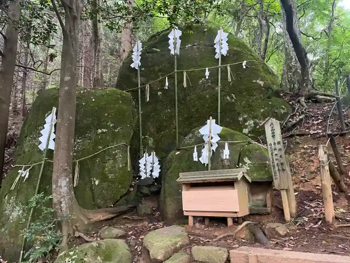 須我神社奥宮の{uncategorized: "未分類", other: "その他", undefined: "問題あり", building: "その他建物", grave: "お墓", sacred_gate: "鳥居", guardian: "狛犬", statue: "像", buddha: "仏像", history: "歴史", nature: "自然", garden: "庭園", animal: "動物", pagoda: "塔", temizu: "手水舎", mountain_gate: "山門・神門", sanctuary: "本殿・本堂", subordinate: "末社・摂社", art: "芸術", scenery: "景色", jizo: "地蔵", ema: "絵馬", goshuin: "御朱印", omikuji: "おみくじ", items: "授与品その他", amulet: "お守り", goshuincho: "御朱印帳", eats: "食事", festival: "お祭り", votive_dance: "神楽", shichigosan: "七五三参", wedding: "結婚式", experience: "体験その他", initially: "初詣", around: "周辺", anti_infection: "感染症対策"}