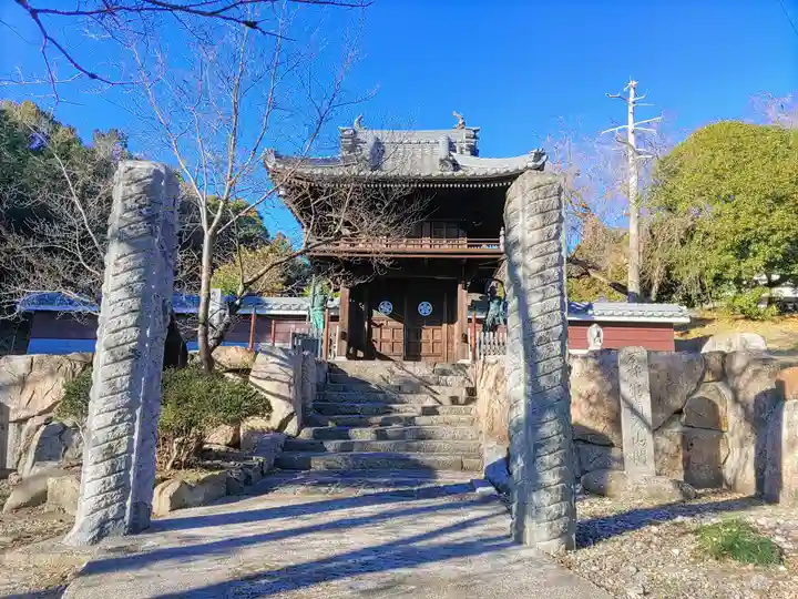 霊岩寺の山門・神門