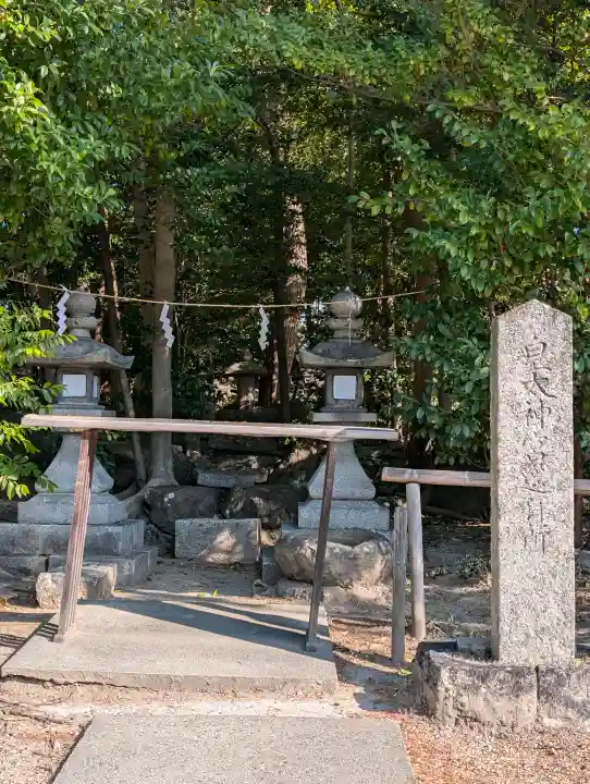 片埜神社の{uncategorized: "未分類", other: "その他", undefined: "問題あり", building: "その他建物", grave: "お墓", sacred_gate: "鳥居", guardian: "狛犬", statue: "像", buddha: "仏像", history: "歴史", nature: "自然", garden: "庭園", animal: "動物", pagoda: "塔", temizu: "手水舎", mountain_gate: "山門・神門", sanctuary: "本殿・本堂", subordinate: "末社・摂社", art: "芸術", scenery: "景色", jizo: "地蔵", ema: "絵馬", goshuin: "御朱印", omikuji: "おみくじ", items: "授与品その他", amulet: "お守り", goshuincho: "御朱印帳", eats: "食事", festival: "お祭り", votive_dance: "神楽", shichigosan: "七五三参", wedding: "結婚式", experience: "体験その他", initially: "初詣", around: "周辺", anti_infection: "感染症対策"}