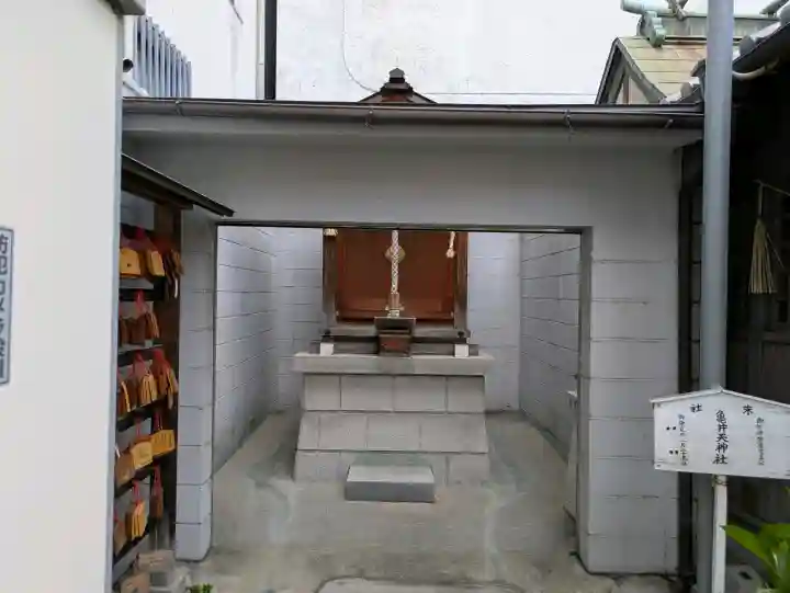 神明神社の{uncategorized: "未分類", other: "その他", undefined: "問題あり", building: "その他建物", grave: "お墓", sacred_gate: "鳥居", guardian: "狛犬", statue: "像", buddha: "仏像", history: "歴史", nature: "自然", garden: "庭園", animal: "動物", pagoda: "塔", temizu: "手水舎", mountain_gate: "山門・神門", sanctuary: "本殿・本堂", subordinate: "末社・摂社", art: "芸術", scenery: "景色", jizo: "地蔵", ema: "絵馬", goshuin: "御朱印", omikuji: "おみくじ", items: "授与品その他", amulet: "お守り", goshuincho: "御朱印帳", eats: "食事", festival: "お祭り", votive_dance: "神楽", shichigosan: "七五三参", wedding: "結婚式", experience: "体験その他", initially: "初詣", around: "周辺", anti_infection: "感染症対策"}