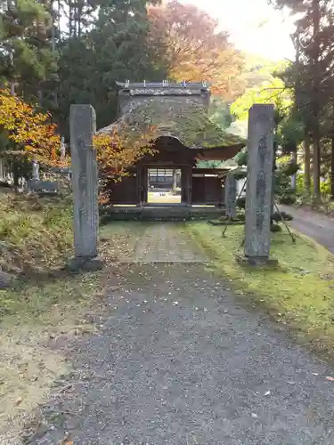 観音寺の山門