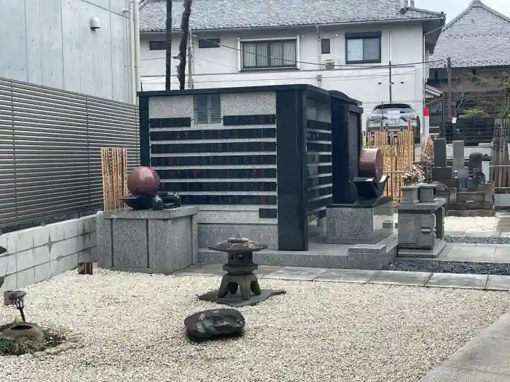 妙泉寺の{uncategorized: "未分類", other: "その他", undefined: "問題あり", building: "その他建物", grave: "お墓", sacred_gate: "鳥居", guardian: "狛犬", statue: "像", buddha: "仏像", history: "歴史", nature: "自然", garden: "庭園", animal: "動物", pagoda: "塔", temizu: "手水舎", mountain_gate: "山門・神門", sanctuary: "本殿・本堂", subordinate: "末社・摂社", art: "芸術", scenery: "景色", jizo: "地蔵", ema: "絵馬", goshuin: "御朱印", omikuji: "おみくじ", items: "授与品その他", amulet: "お守り", goshuincho: "御朱印帳", eats: "食事", festival: "お祭り", votive_dance: "神楽", shichigosan: "七五三参", wedding: "結婚式", experience: "体験その他", initially: "初詣", around: "周辺", anti_infection: "感染症対策"}