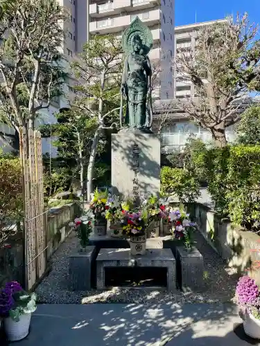 浄正寺の{uncategorized: "未分類", other: "その他", undefined: "問題あり", building: "その他建物", grave: "お墓", sacred_gate: "鳥居", guardian: "狛犬", statue: "像", buddha: "仏像", history: "歴史", nature: "自然", garden: "庭園", animal: "動物", pagoda: "塔", temizu: "手水舎", mountain_gate: "山門・神門", sanctuary: "本殿・本堂", subordinate: "末社・摂社", art: "芸術", scenery: "景色", jizo: "地蔵", ema: "絵馬", goshuin: "御朱印", omikuji: "おみくじ", items: "授与品その他", amulet: "お守り", goshuincho: "御朱印帳", eats: "食事", festival: "お祭り", votive_dance: "神楽", shichigosan: "七五三参", wedding: "結婚式", experience: "体験その他", initially: "初詣", around: "周辺", anti_infection: "感染症対策"}