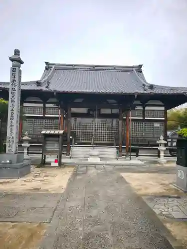 成願寺の{uncategorized: "未分類", other: "その他", undefined: "問題あり", building: "その他建物", grave: "お墓", sacred_gate: "鳥居", guardian: "狛犬", statue: "像", buddha: "仏像", history: "歴史", nature: "自然", garden: "庭園", animal: "動物", pagoda: "塔", temizu: "手水舎", mountain_gate: "山門・神門", sanctuary: "本殿・本堂", subordinate: "末社・摂社", art: "芸術", scenery: "景色", jizo: "地蔵", ema: "絵馬", goshuin: "御朱印", omikuji: "おみくじ", items: "授与品その他", amulet: "お守り", goshuincho: "御朱印帳", eats: "食事", festival: "お祭り", votive_dance: "神楽", shichigosan: "七五三参", wedding: "結婚式", experience: "体験その他", initially: "初詣", around: "周辺", anti_infection: "感染症対策"}