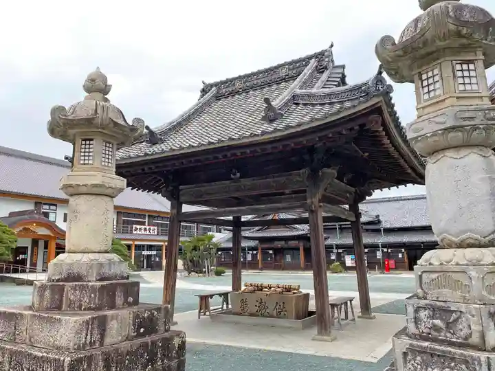豊川閣 妙厳寺の手水舎