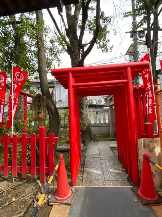 隆栄稲荷神社の{uncategorized: "未分類", other: "その他", undefined: "問題あり", building: "その他建物", grave: "お墓", sacred_gate: "鳥居", guardian: "狛犬", statue: "像", buddha: "仏像", history: "歴史", nature: "自然", garden: "庭園", animal: "動物", pagoda: "塔", temizu: "手水舎", mountain_gate: "山門・神門", sanctuary: "本殿・本堂", subordinate: "末社・摂社", art: "芸術", scenery: "景色", jizo: "地蔵", ema: "絵馬", goshuin: "御朱印", omikuji: "おみくじ", items: "授与品その他", amulet: "お守り", goshuincho: "御朱印帳", eats: "食事", festival: "お祭り", votive_dance: "神楽", shichigosan: "七五三参", wedding: "結婚式", experience: "体験その他", initially: "初詣", around: "周辺", anti_infection: "感染症対策"}