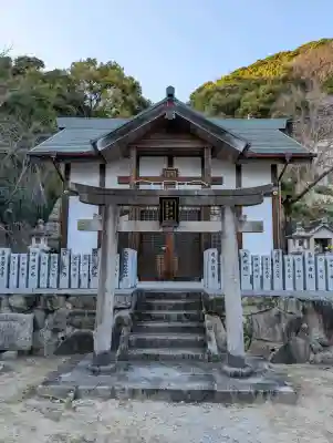 北野青龍神社／三森稲荷神社の{uncategorized: "未分類", other: "その他", undefined: "問題あり", building: "その他建物", grave: "お墓", sacred_gate: "鳥居", guardian: "狛犬", statue: "像", buddha: "仏像", history: "歴史", nature: "自然", garden: "庭園", animal: "動物", pagoda: "塔", temizu: "手水舎", mountain_gate: "山門・神門", sanctuary: "本殿・本堂", subordinate: "末社・摂社", art: "芸術", scenery: "景色", jizo: "地蔵", ema: "絵馬", goshuin: "御朱印", omikuji: "おみくじ", items: "授与品その他", amulet: "お守り", goshuincho: "御朱印帳", eats: "食事", festival: "お祭り", votive_dance: "神楽", shichigosan: "七五三参", wedding: "結婚式", experience: "体験その他", initially: "初詣", around: "周辺", anti_infection: "感染症対策"}