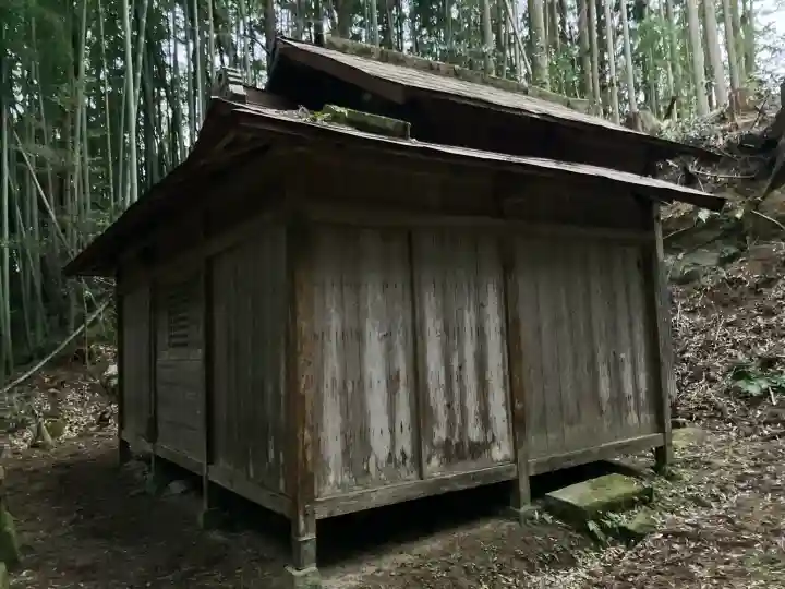 十二所神社の{uncategorized: "未分類", other: "その他", undefined: "問題あり", building: "その他建物", grave: "お墓", sacred_gate: "鳥居", guardian: "狛犬", statue: "像", buddha: "仏像", history: "歴史", nature: "自然", garden: "庭園", animal: "動物", pagoda: "塔", temizu: "手水舎", mountain_gate: "山門・神門", sanctuary: "本殿・本堂", subordinate: "末社・摂社", art: "芸術", scenery: "景色", jizo: "地蔵", ema: "絵馬", goshuin: "御朱印", omikuji: "おみくじ", items: "授与品その他", amulet: "お守り", goshuincho: "御朱印帳", eats: "食事", festival: "お祭り", votive_dance: "神楽", shichigosan: "七五三参", wedding: "結婚式", experience: "体験その他", initially: "初詣", around: "周辺", anti_infection: "感染症対策"}