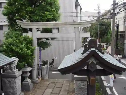 神楽坂若宮八幡神社の鳥居