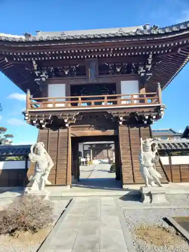 本源寺の山門