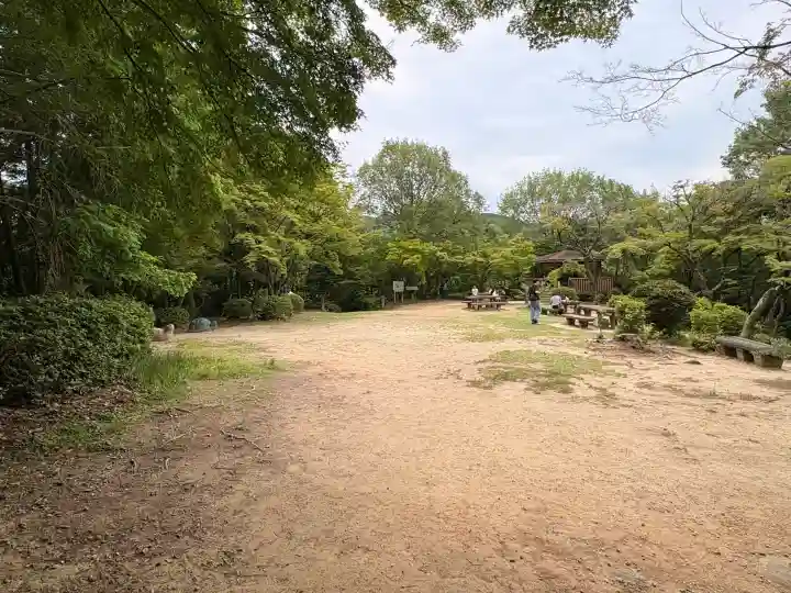 玉野御嶽神社の{uncategorized: "未分類", other: "その他", undefined: "問題あり", building: "その他建物", grave: "お墓", sacred_gate: "鳥居", guardian: "狛犬", statue: "像", buddha: "仏像", history: "歴史", nature: "自然", garden: "庭園", animal: "動物", pagoda: "塔", temizu: "手水舎", mountain_gate: "山門・神門", sanctuary: "本殿・本堂", subordinate: "末社・摂社", art: "芸術", scenery: "景色", jizo: "地蔵", ema: "絵馬", goshuin: "御朱印", omikuji: "おみくじ", items: "授与品その他", amulet: "お守り", goshuincho: "御朱印帳", eats: "食事", festival: "お祭り", votive_dance: "神楽", shichigosan: "七五三参", wedding: "結婚式", experience: "体験その他", initially: "初詣", around: "周辺", anti_infection: "感染症対策"}