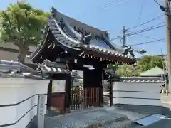 十萬寺の山門