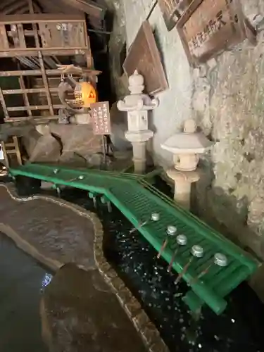 銭洗弁財天宇賀福神社(神奈川県)