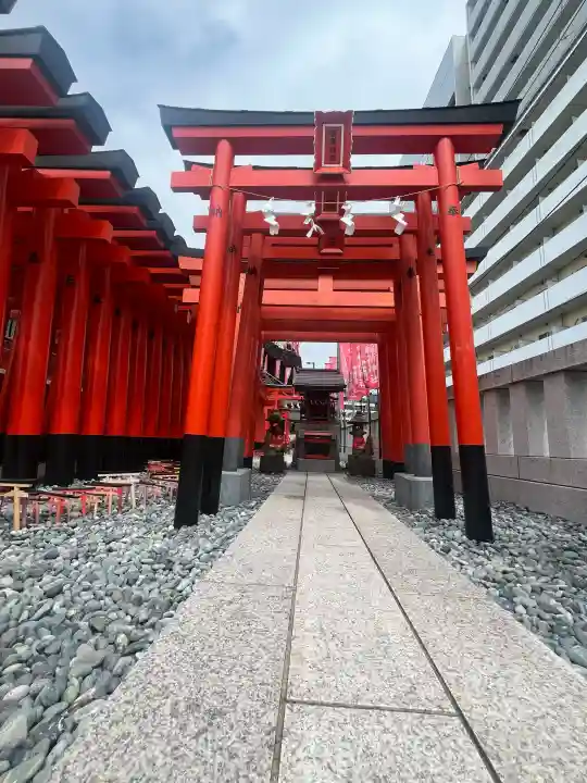 東京羽田 穴守稲荷神社の{uncategorized: "未分類", other: "その他", undefined: "問題あり", building: "その他建物", grave: "お墓", sacred_gate: "鳥居", guardian: "狛犬", statue: "像", buddha: "仏像", history: "歴史", nature: "自然", garden: "庭園", animal: "動物", pagoda: "塔", temizu: "手水舎", mountain_gate: "山門・神門", sanctuary: "本殿・本堂", subordinate: "末社・摂社", art: "芸術", scenery: "景色", jizo: "地蔵", ema: "絵馬", goshuin: "御朱印", omikuji: "おみくじ", items: "授与品その他", amulet: "お守り", goshuincho: "御朱印帳", eats: "食事", festival: "お祭り", votive_dance: "神楽", shichigosan: "七五三参", wedding: "結婚式", experience: "体験その他", initially: "初詣", around: "周辺", anti_infection: "感染症対策"}