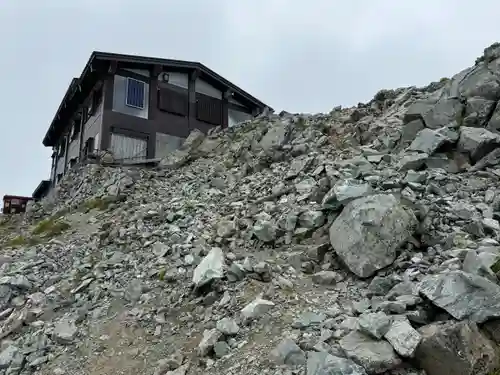 雄山神社峰本社の建物その他