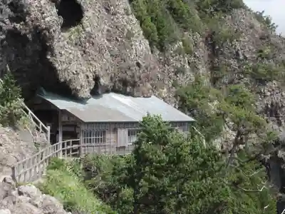 石室神社の本殿・本堂