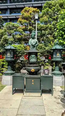 豊川稲荷東京別院の像