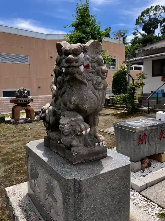 糸縄神社の狛犬