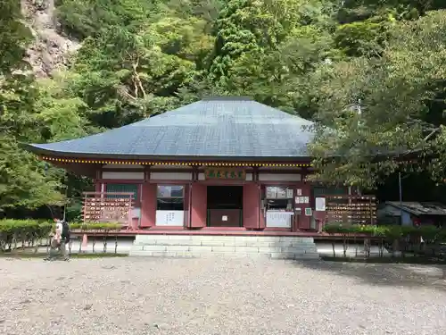 鳳来寺の本殿・本堂
