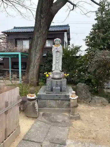 芳珠寺の{uncategorized: "未分類", other: "その他", undefined: "問題あり", building: "その他建物", grave: "お墓", sacred_gate: "鳥居", guardian: "狛犬", statue: "像", buddha: "仏像", history: "歴史", nature: "自然", garden: "庭園", animal: "動物", pagoda: "塔", temizu: "手水舎", mountain_gate: "山門・神門", sanctuary: "本殿・本堂", subordinate: "末社・摂社", art: "芸術", scenery: "景色", jizo: "地蔵", ema: "絵馬", goshuin: "御朱印", omikuji: "おみくじ", items: "授与品その他", amulet: "お守り", goshuincho: "御朱印帳", eats: "食事", festival: "お祭り", votive_dance: "神楽", shichigosan: "七五三参", wedding: "結婚式", experience: "体験その他", initially: "初詣", around: "周辺", anti_infection: "感染症対策"}