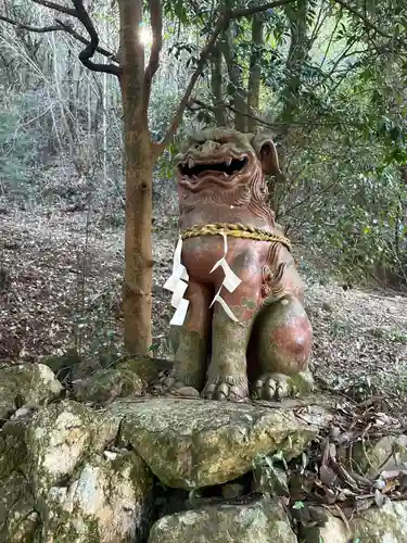 雨垂布勢神社の狛犬