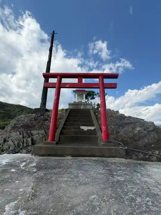 土佐清水港飛島防波堤灯台神社(高知県)
