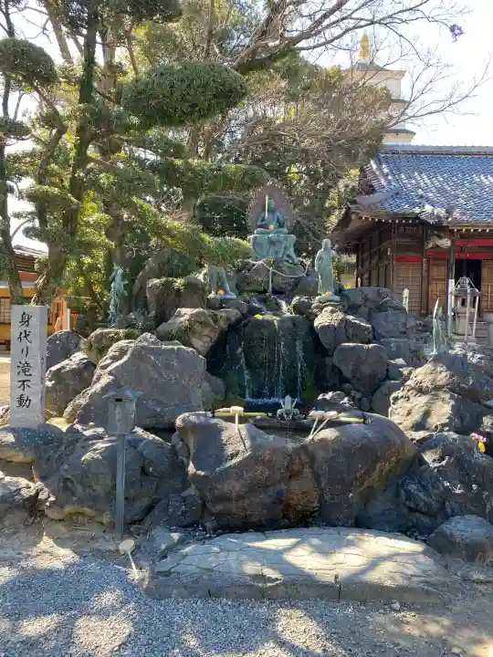 無量寺の{uncategorized: "未分類", other: "その他", undefined: "問題あり", building: "その他建物", grave: "お墓", sacred_gate: "鳥居", guardian: "狛犬", statue: "像", buddha: "仏像", history: "歴史", nature: "自然", garden: "庭園", animal: "動物", pagoda: "塔", temizu: "手水舎", mountain_gate: "山門・神門", sanctuary: "本殿・本堂", subordinate: "末社・摂社", art: "芸術", scenery: "景色", jizo: "地蔵", ema: "絵馬", goshuin: "御朱印", omikuji: "おみくじ", items: "授与品その他", amulet: "お守り", goshuincho: "御朱印帳", eats: "食事", festival: "お祭り", votive_dance: "神楽", shichigosan: "七五三参", wedding: "結婚式", experience: "体験その他", initially: "初詣", around: "周辺", anti_infection: "感染症対策"}