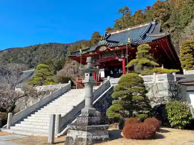 久遠寺の本殿・本堂