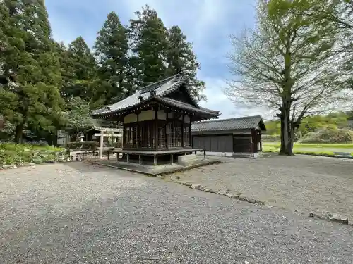 瀧之宮神社の{uncategorized: "未分類", other: "その他", undefined: "問題あり", building: "その他建物", grave: "お墓", sacred_gate: "鳥居", guardian: "狛犬", statue: "像", buddha: "仏像", history: "歴史", nature: "自然", garden: "庭園", animal: "動物", pagoda: "塔", temizu: "手水舎", mountain_gate: "山門・神門", sanctuary: "本殿・本堂", subordinate: "末社・摂社", art: "芸術", scenery: "景色", jizo: "地蔵", ema: "絵馬", goshuin: "御朱印", omikuji: "おみくじ", items: "授与品その他", amulet: "お守り", goshuincho: "御朱印帳", eats: "食事", festival: "お祭り", votive_dance: "神楽", shichigosan: "七五三参", wedding: "結婚式", experience: "体験その他", initially: "初詣", around: "周辺", anti_infection: "感染症対策"}