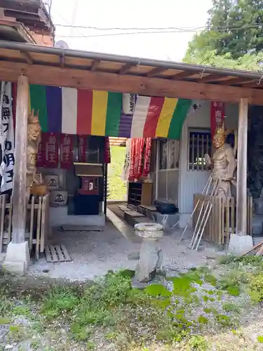 奥之院　龍源密寺の山門